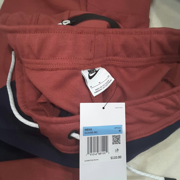 NIKE TECH SLIM FIT TAPER LEG SWEATPANTS - Picture 6 of 8